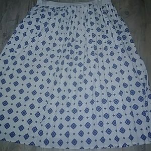 White and blue printed skirt